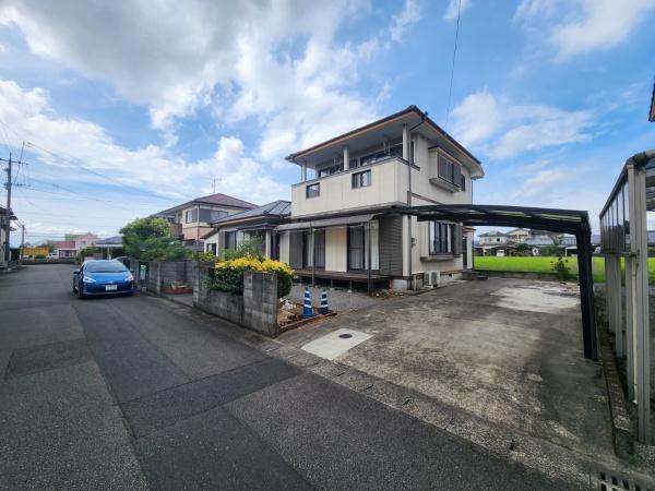 静かな住宅街にある中古住宅です