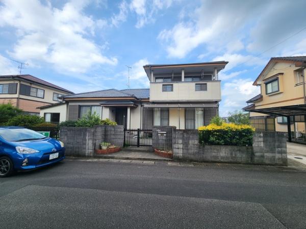 静かな住宅街にある中古住宅です