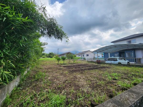 静かな場所にある100坪の土地です