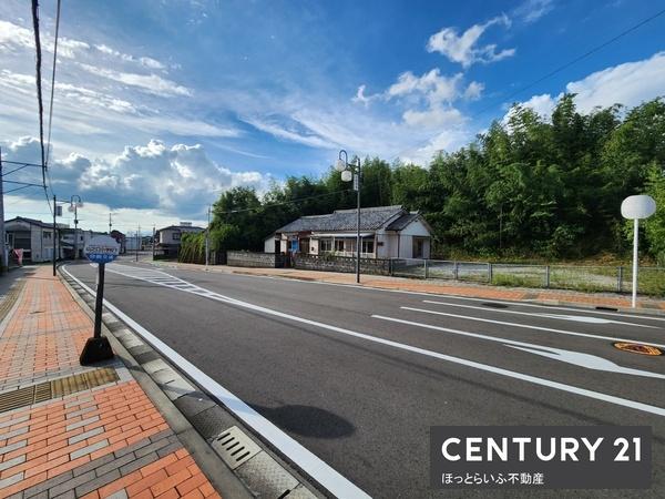 小中学校が近くにあり生活するうえで利便性のいい土地です