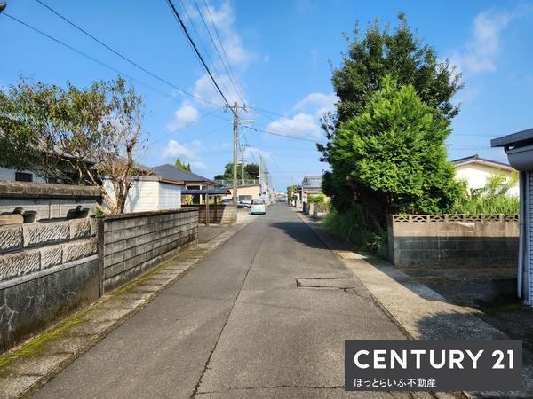 都城市南鷹尾町の中古一戸建て(前面道路含む現地写真)