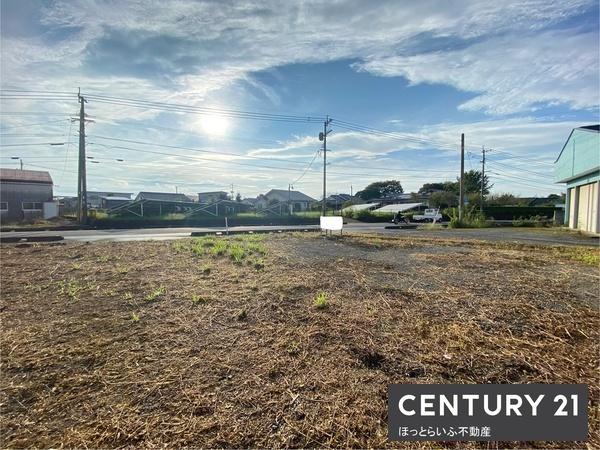 平坦な土地で使い勝手良好！南向きの公道に面しています