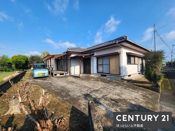 静かな場所に駐車スペースも確保された中古が出ました