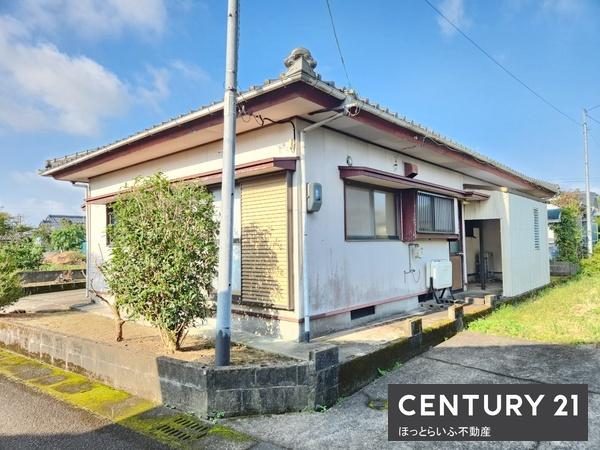 静かな場所に駐車スペースも確保された中古が出ました