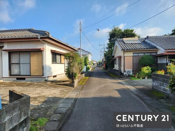 静かな場所に駐車スペースも確保された中古が出ました