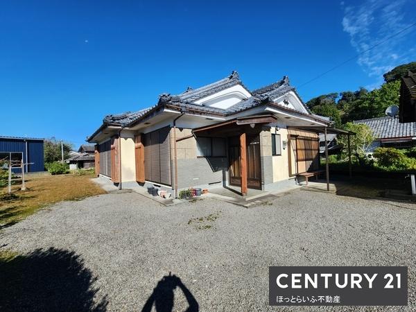 小中学校に通いやすい距離に位置する中古住宅です
