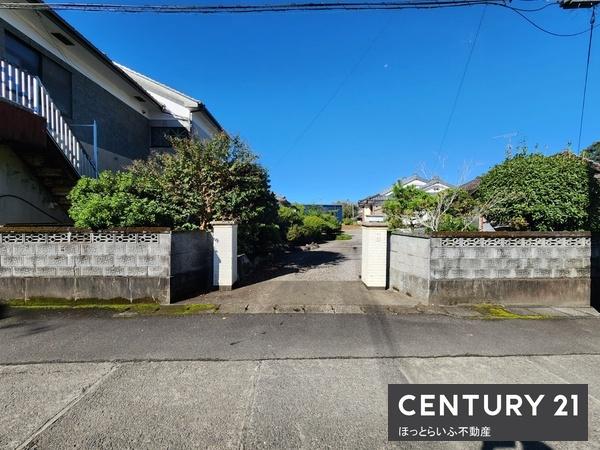 小中学校に通いやすい距離に位置する中古住宅です