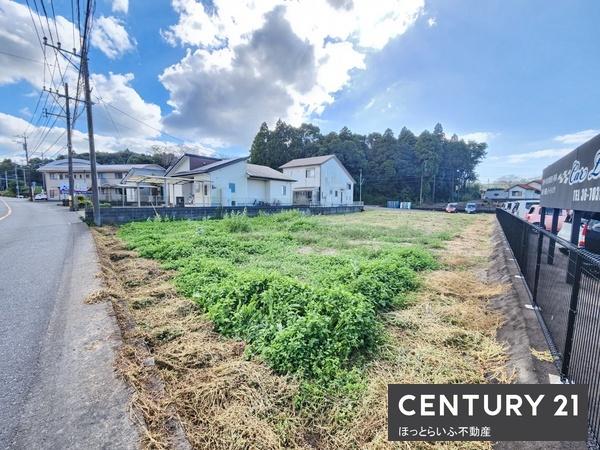 東向きの道路沿いに面した土地です