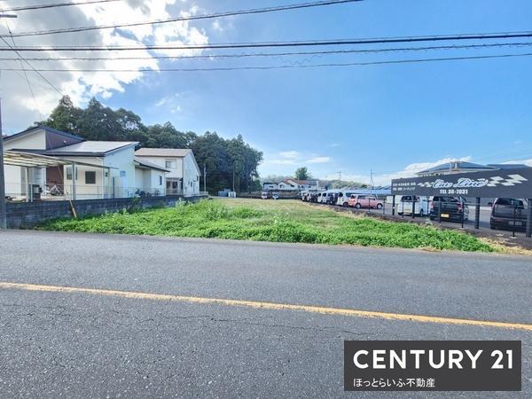 東向きの道路沿いに面した土地です