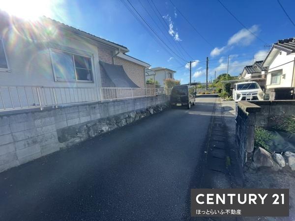 都城市南鷹尾町の中古一戸建て(前面道路含む現地写真)