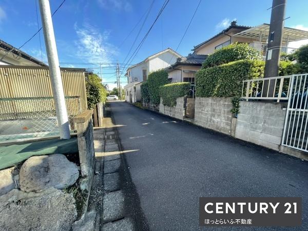 都城市南鷹尾町の中古一戸建て(前面道路含む現地写真)