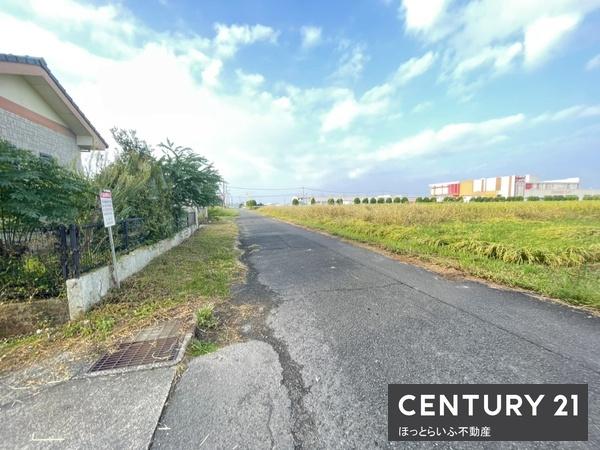 収益物件をお探しの方必見の中古物件です(前面道路含む現地写真)