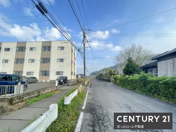 収益物件をお探しの方必見の中古物件です(前面道路含む現地写真)