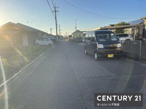 北諸県郡三股町大字樺山の中古一戸建て(前面道路含む現地写真)