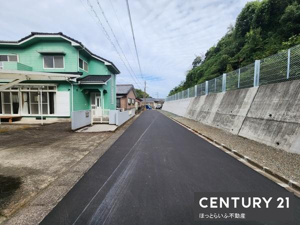 買い物にも便利な立地の中古住宅です