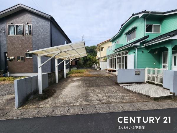 買い物にも便利な立地の中古住宅です