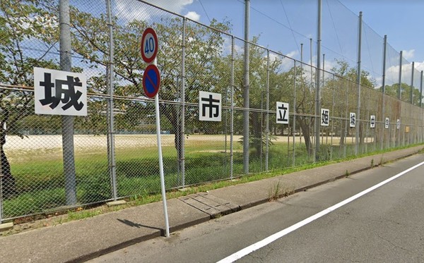 小中学校まで徒歩圏内の人気エリアに収益物件が登場しました(都城市立姫城中学校)