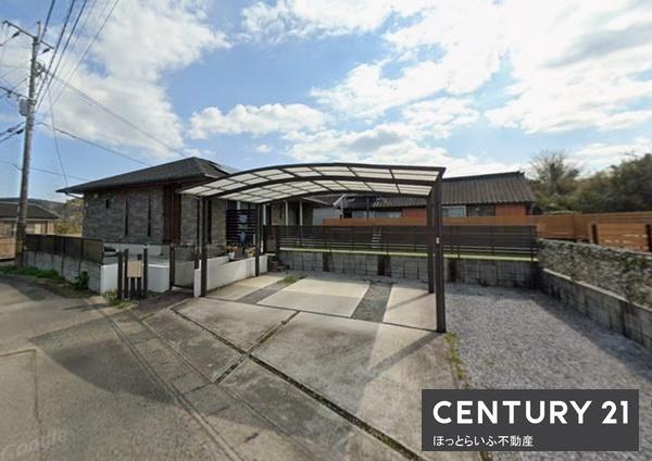 静かな環境で100坪の庭でお子様が遊べる築浅物件です