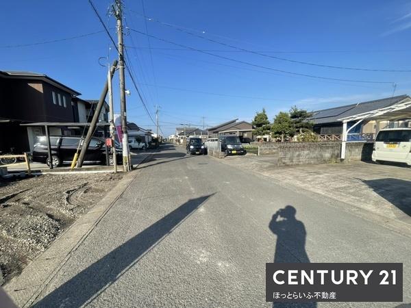 駐車スペース4台完備　小学校徒歩圏内に物件が登場しました