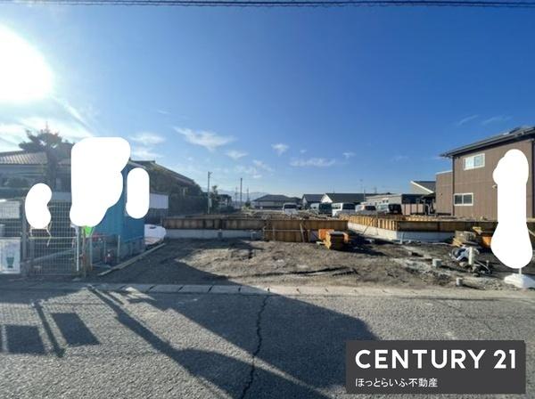 駐車スペース4台完備　小学校徒歩圏内に物件が登場しました