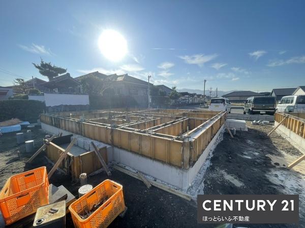 駐車スペース4台完備　小学校徒歩圏内に物件が登場しました