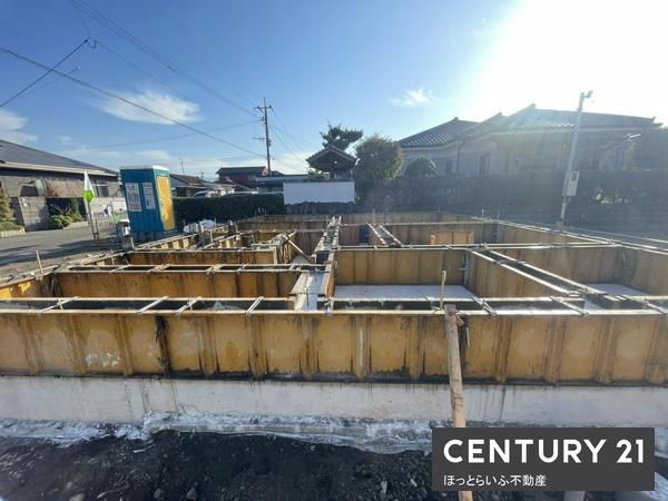 駐車スペース4台完備　小学校徒歩圏内に物件が登場しました