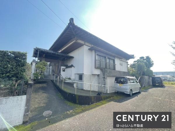 ガレージ付き 目の前公園 56坪の床面積 の戸建て住宅