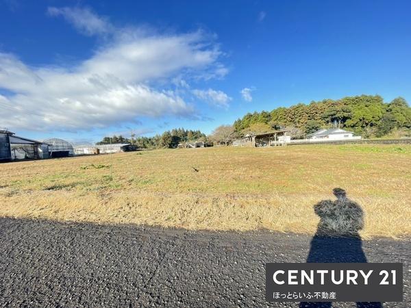 広々とした平坦地、角地の売地が登場しました