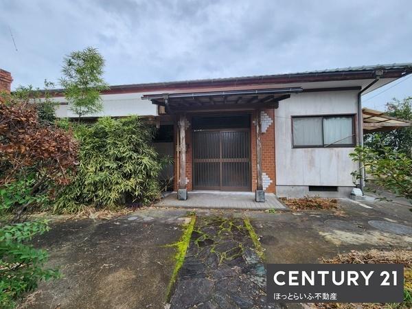 庭が広くのどかな雰囲気の中古住宅です
