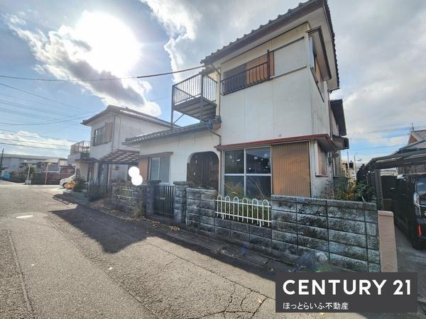 小学校やスーパーまで徒歩圏内　便利な立地の中古住宅です