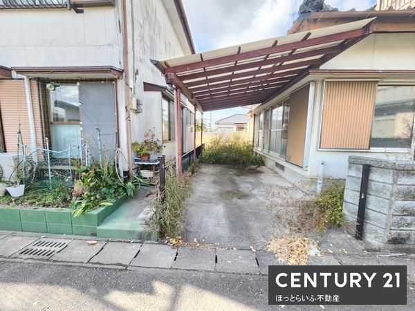 小学校やスーパーまで徒歩圏内　便利な立地の中古住宅です