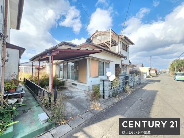 小学校やスーパーまで徒歩圏内　便利な立地の中古住宅です
