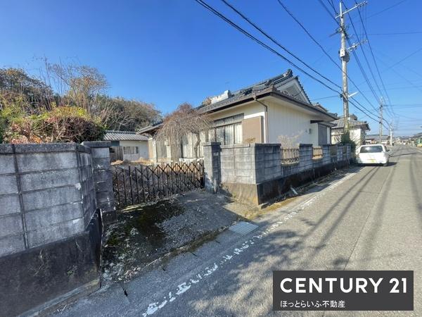 閑静な住宅地で買い物にも便利な立地に中古住宅が登場しました