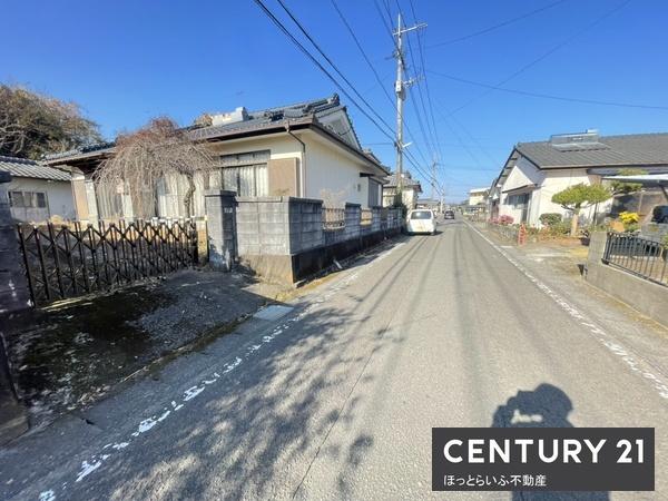 閑静な住宅地で買い物にも便利な立地に中古住宅が登場しました
