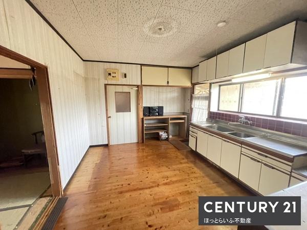 田園風景や山の景色が広がる落ち着いた立地です