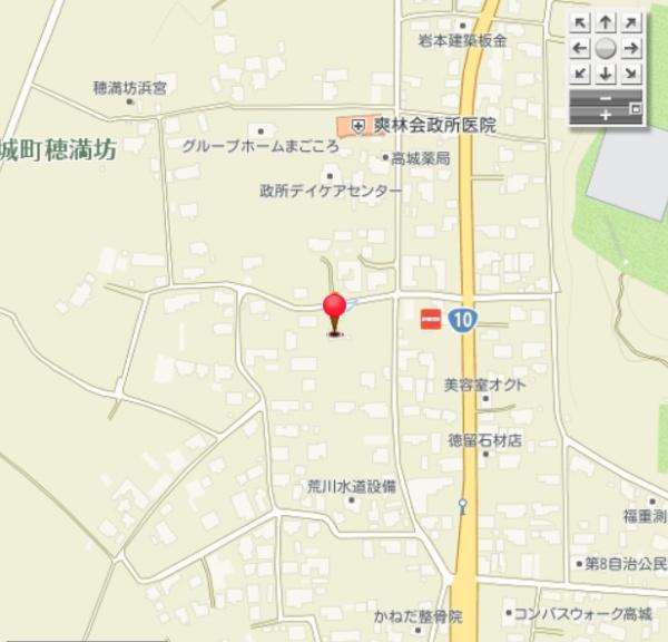 広い敷地に戸建てが2棟建っています