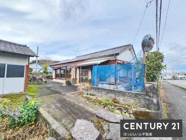 道路沿いにある平屋建ての中古住宅が出ました