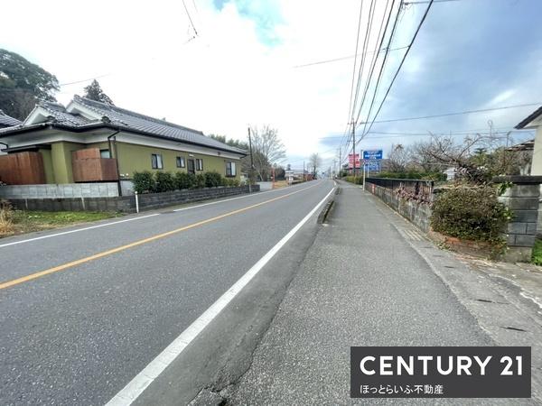 国道沿いの広い敷地が売りに出ました