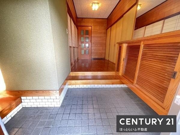 お部屋数多く広々とした住宅です