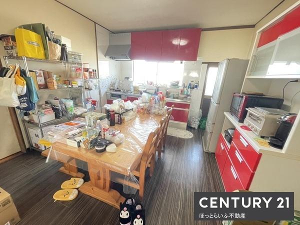 部屋数多数の平屋建て中古住宅　大家族でも大丈夫