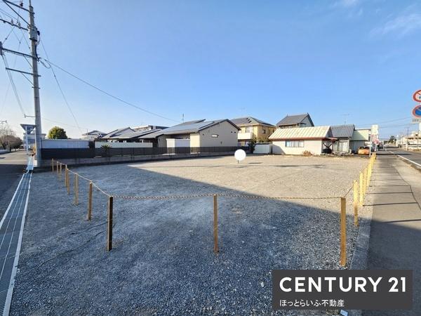 通り沿いに面した126坪の角地土地が出ております