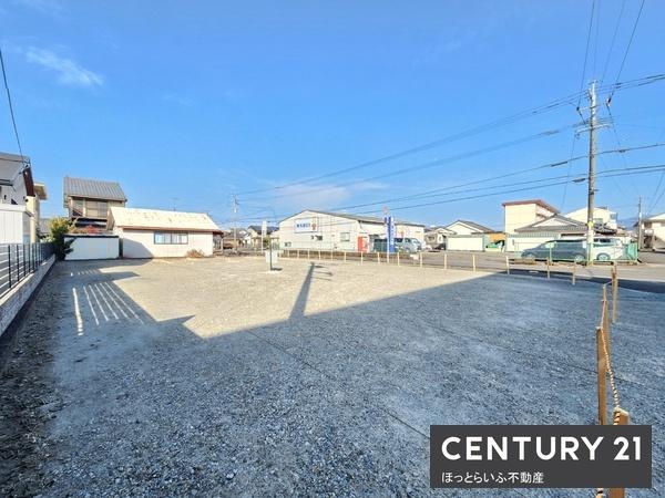 通り沿いに面した126坪の角地土地が出ております