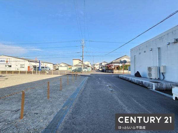通り沿いに面した126坪の角地土地が出ております