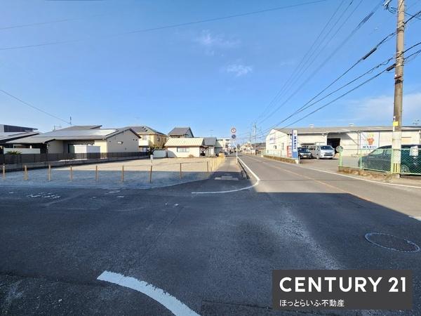 通り沿いに面した126坪の角地土地が出ております