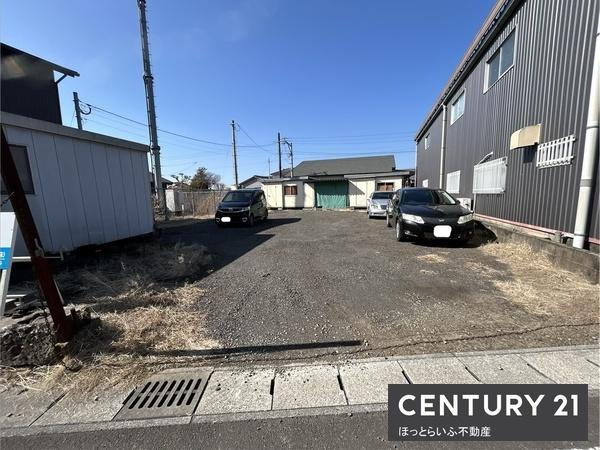 西都城駅から徒歩13分。北向き公道幅6m接面13mです