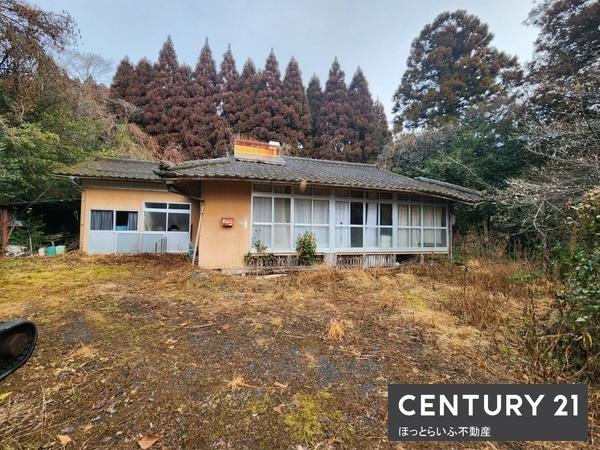 約900坪の多用途に利用できる土地です