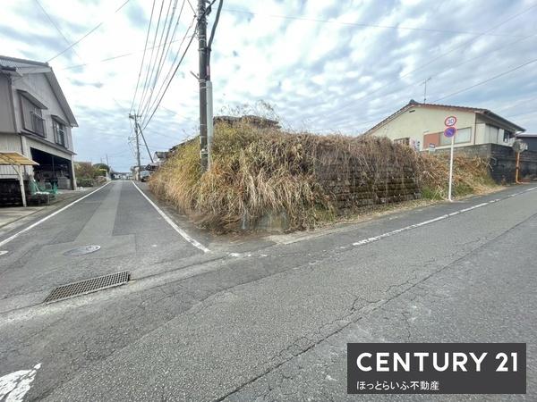 日豊本線西都城駅徒歩13分。高台で環境良好です