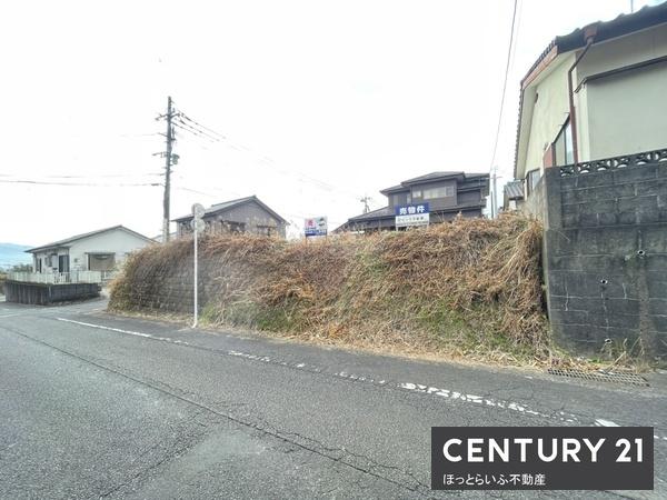 日豊本線西都城駅徒歩13分。高台で環境良好です