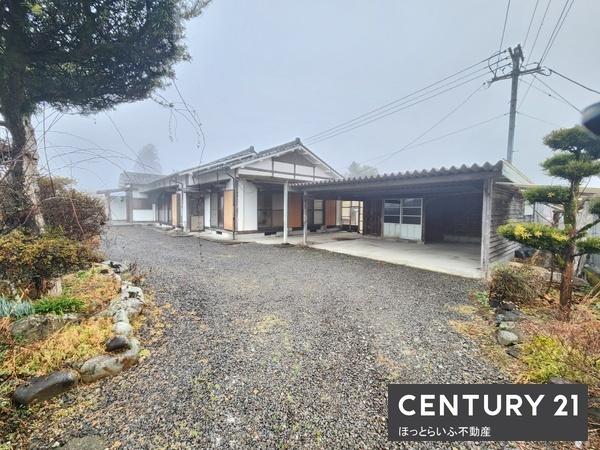 静かな場所にある庭が広い開放的な物件です