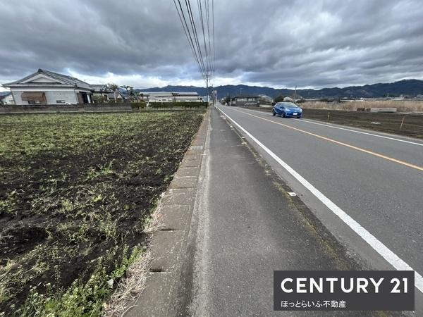 平坦な売地で建築条件ありません。